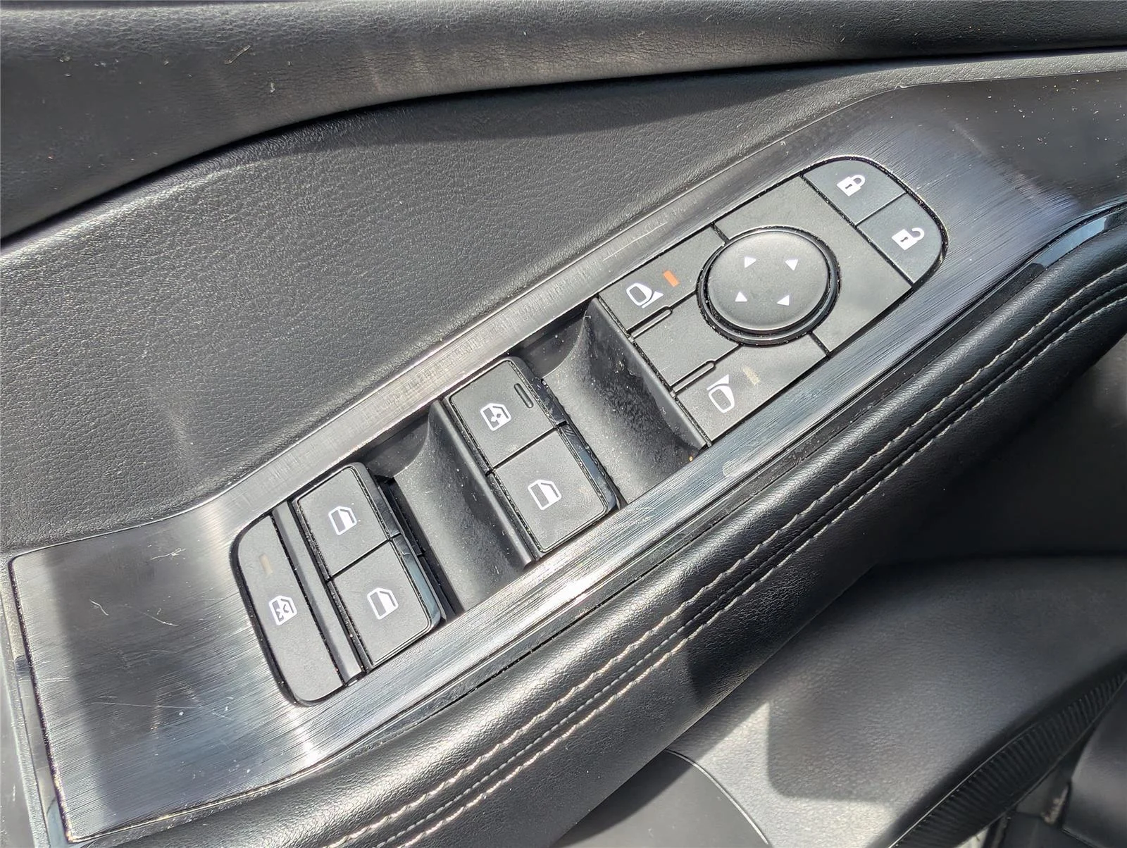 Used 2025 Brilliant Silver Metallic Nissan SV image 29