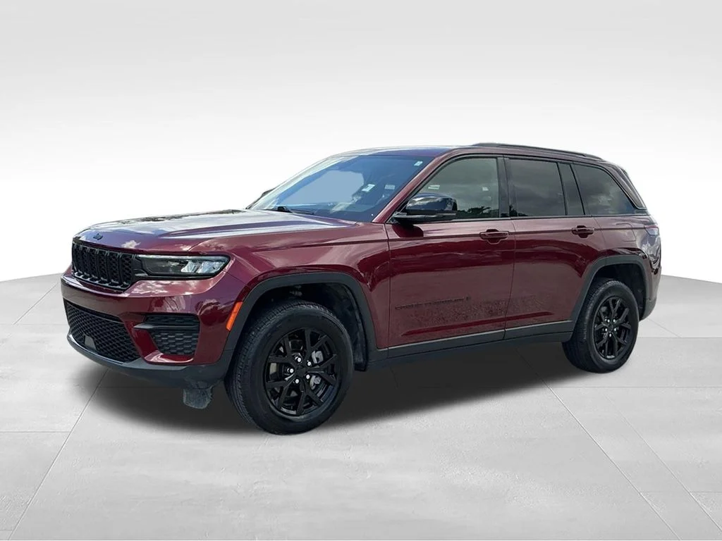 Used 2024 Red Jeep Altitude image 2