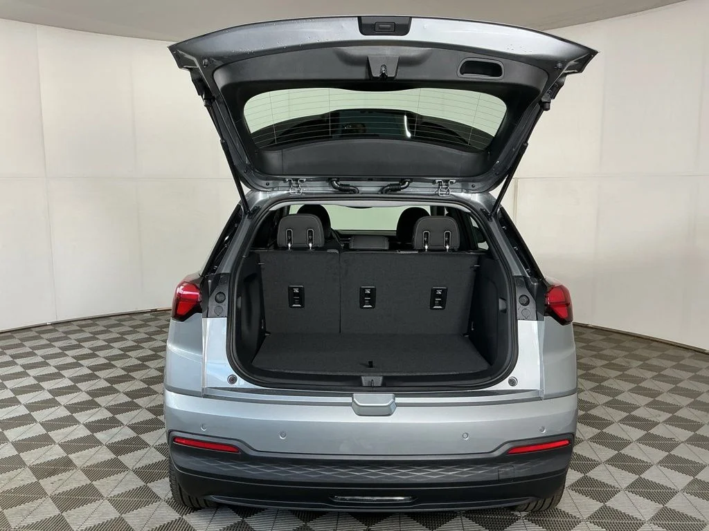 New 2027 Gray Chevrolet LT image 8