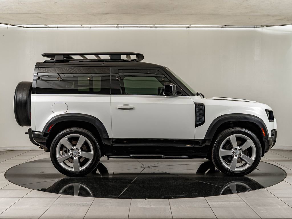 Used 2023 White Land Rover X-Dynamic SE image 4