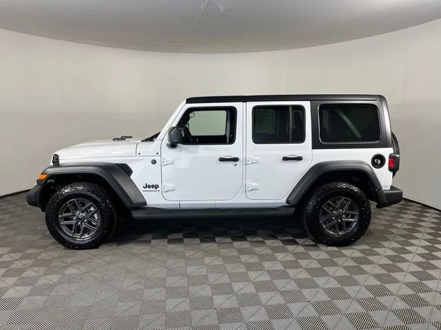Used 2026 White/off-white Jeep Sport S image 4