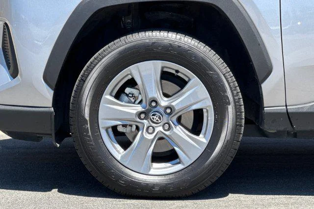 Certified Used 2025 SILVER SKY METALLIC Toyota  image 34