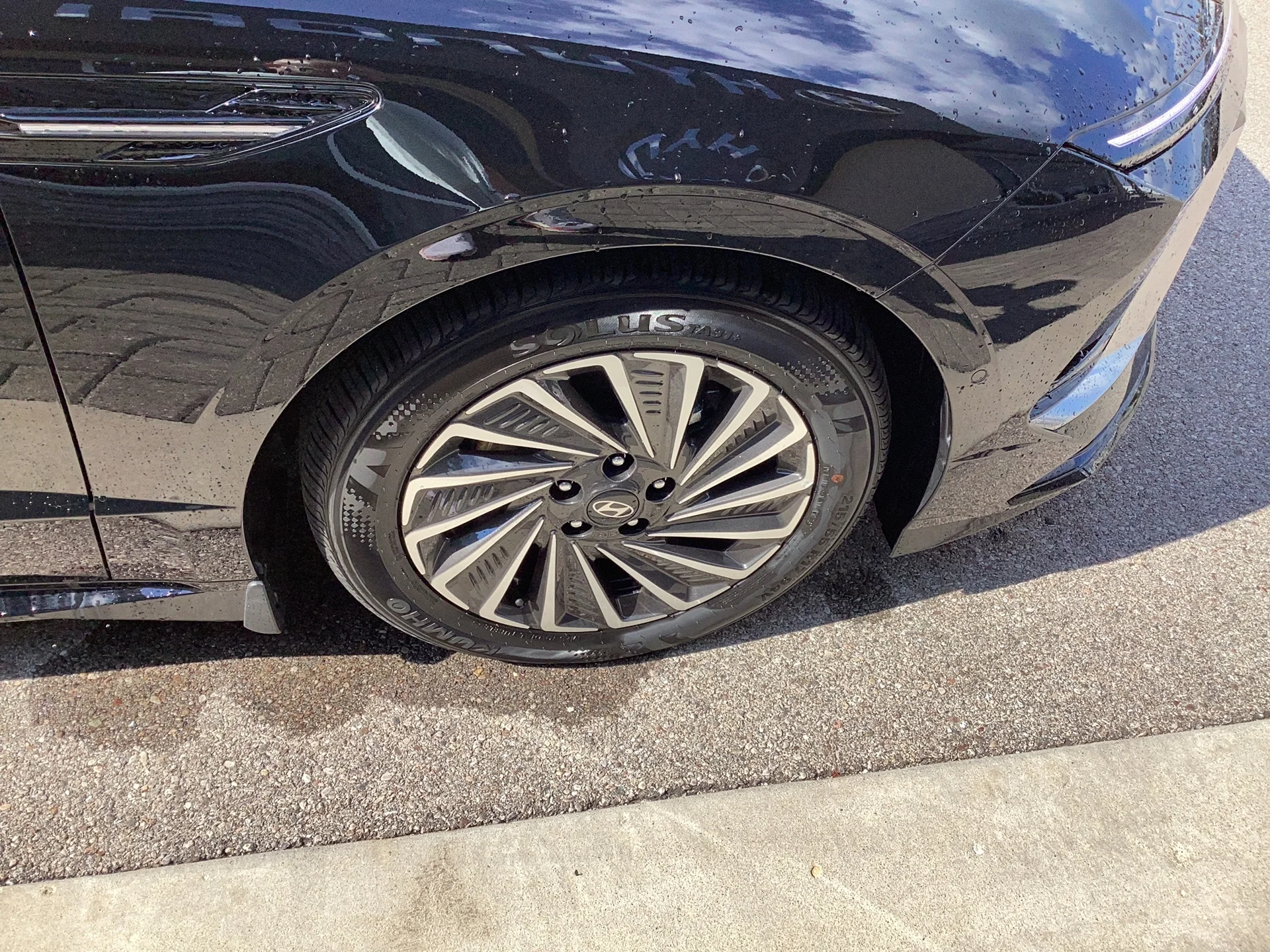 New 2026 Abyss Black Pearl Hyundai Limited image 3