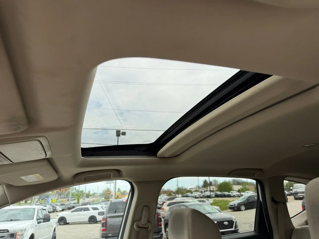 Used 2017 White Honda EX image 12