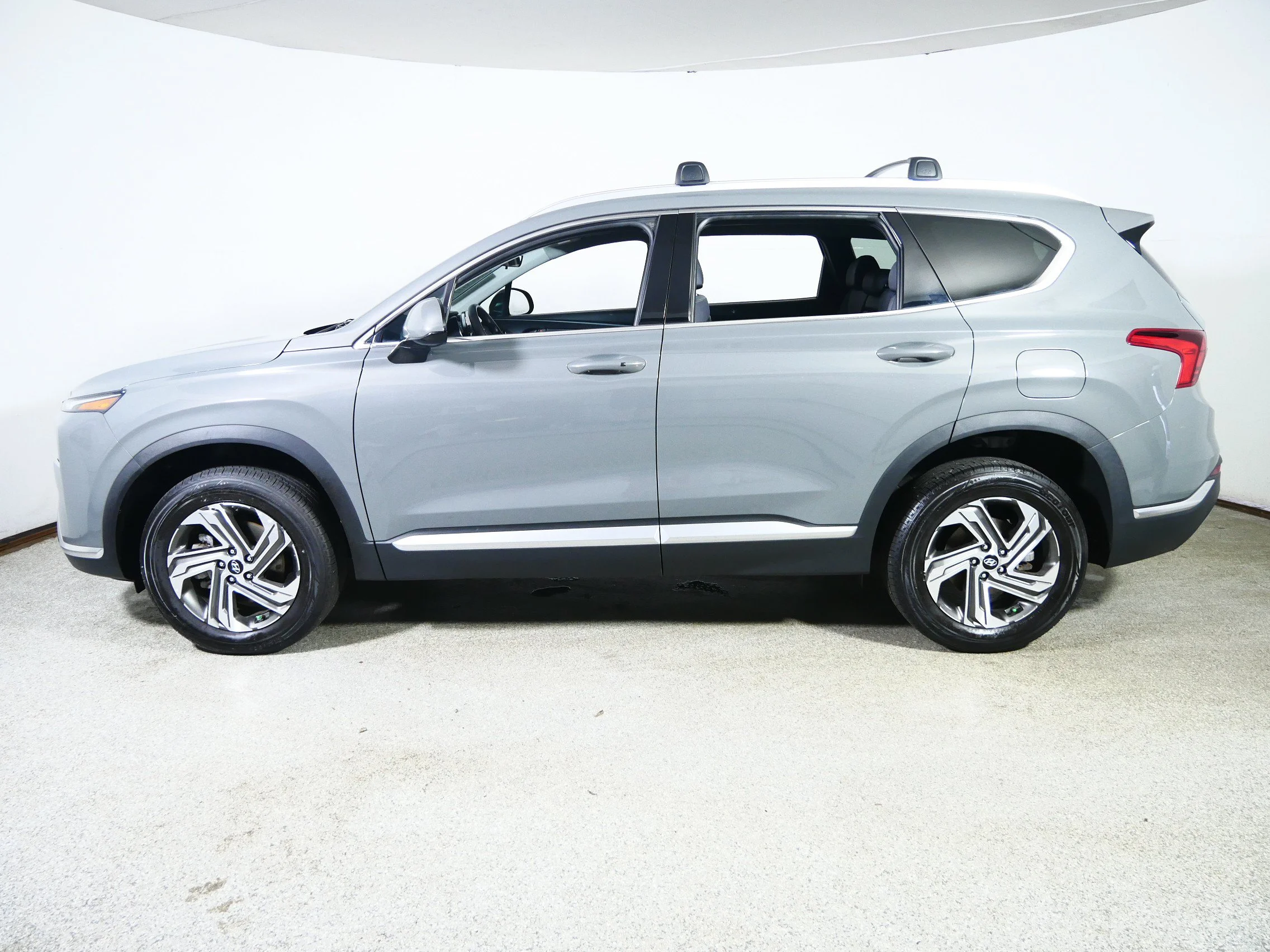 Used 2022 Hampton Gray Hyundai SEL image 4