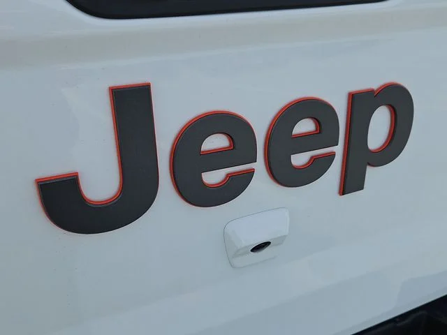 New 2026 Bright White Clear-Coat Exterior Paint Jeep Mojave X image 27