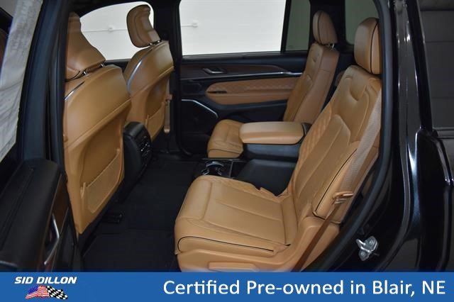 Used 2024 Diamond Black Crystal Pearlcoat Jeep Summit image 9