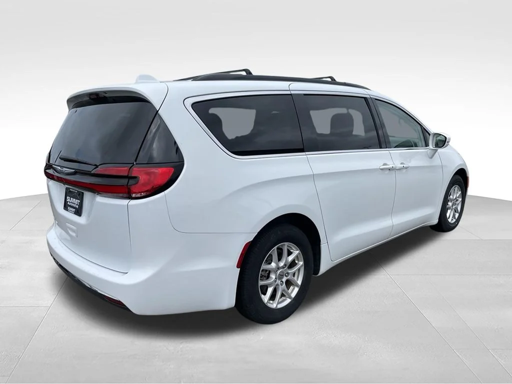 Used 2022 Bright White Clearcoat Chrysler Touring L image 4