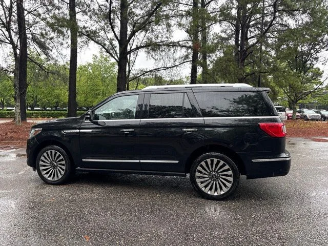 Used 2019 Black Lincoln Reserve image 2