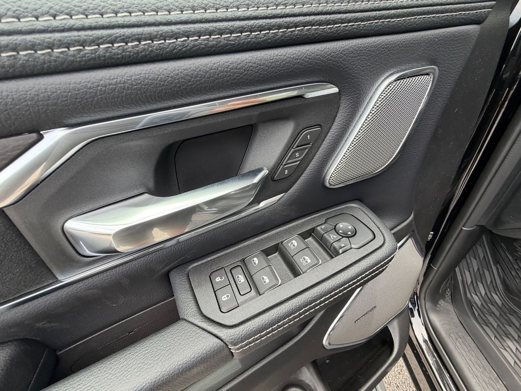 New 2026 Diamond Black Crystal Pearl-Coat Exterior Paint RAM Laramie image 11