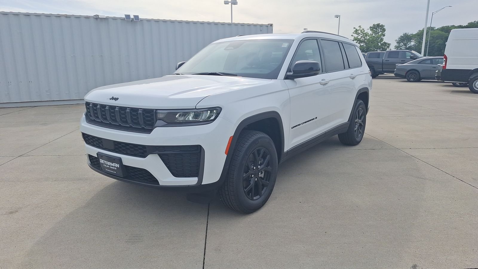 New 2026 Bright White Clear-Coat Exterior Paint Jeep Altitude image 7