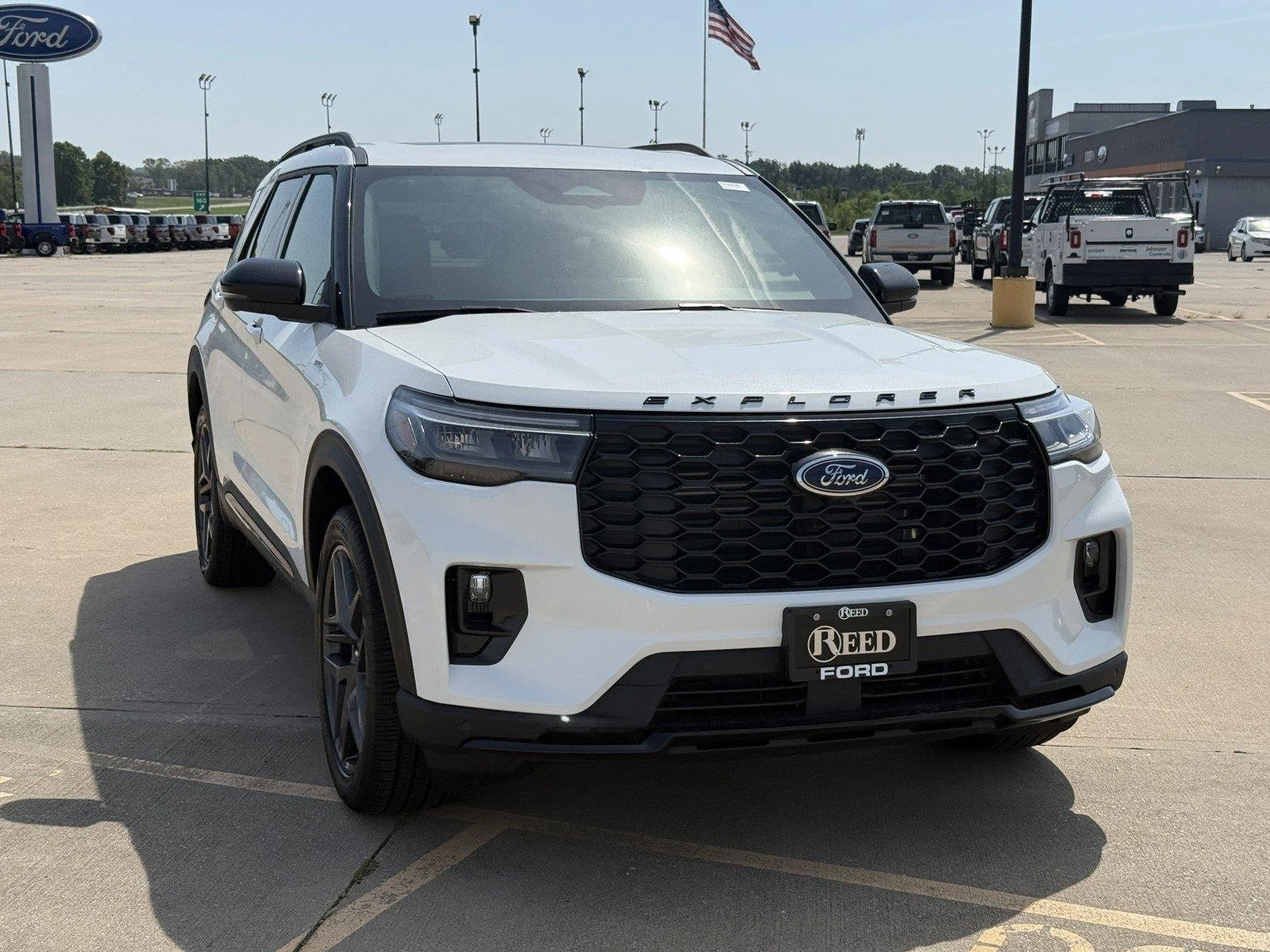 New 2026 Star White Metallic Tri-Coat Ford ST-Line image 2