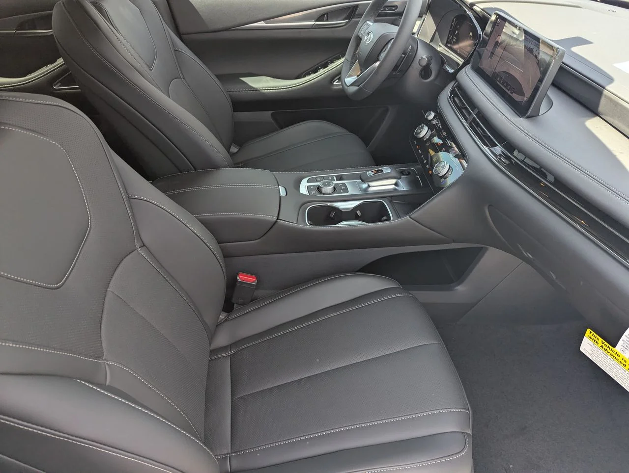 New 2027 RADIANT WHITE INFINITI Luxe AWD image 33