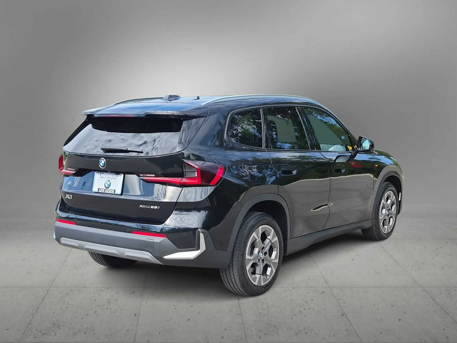 Used 2023 Black Sapphire Metallic BMW xDrive28i image 8