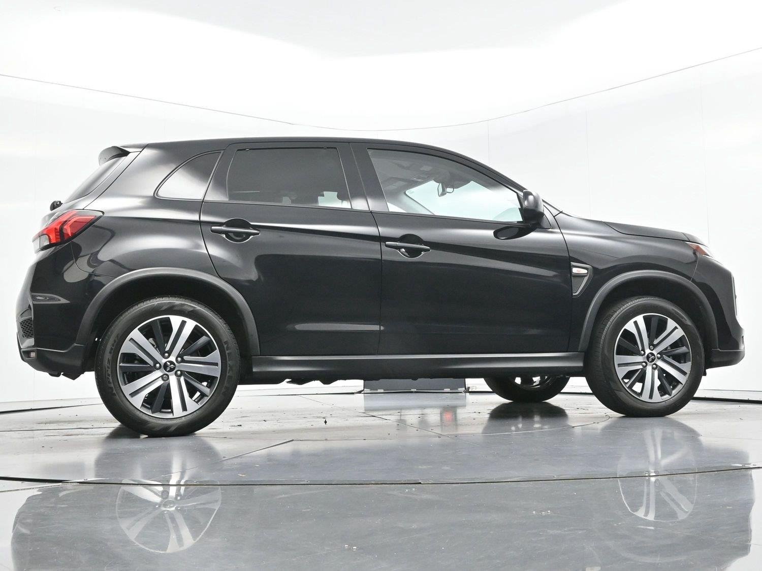 Used 2023 Labrador Black Pearl Mitsubishi ES image 45