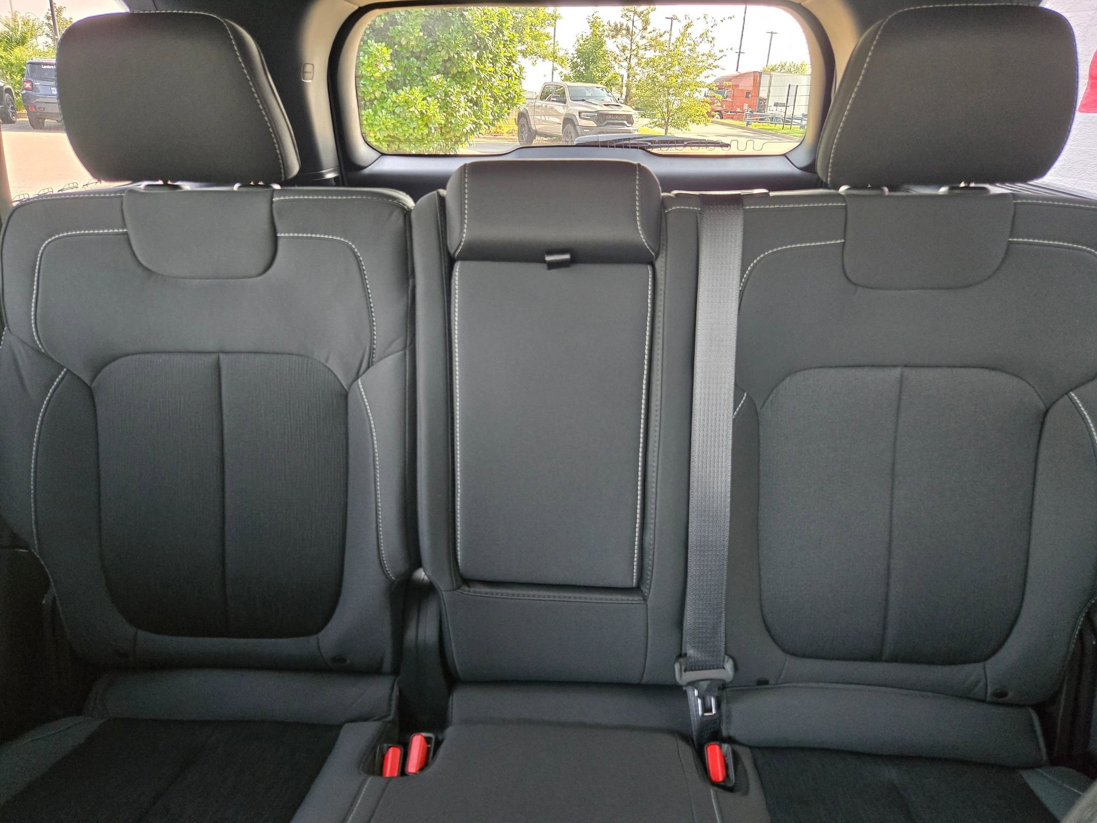 New 2026 Bright White Clear-Coat Exterior Paint Jeep Laredo image 13