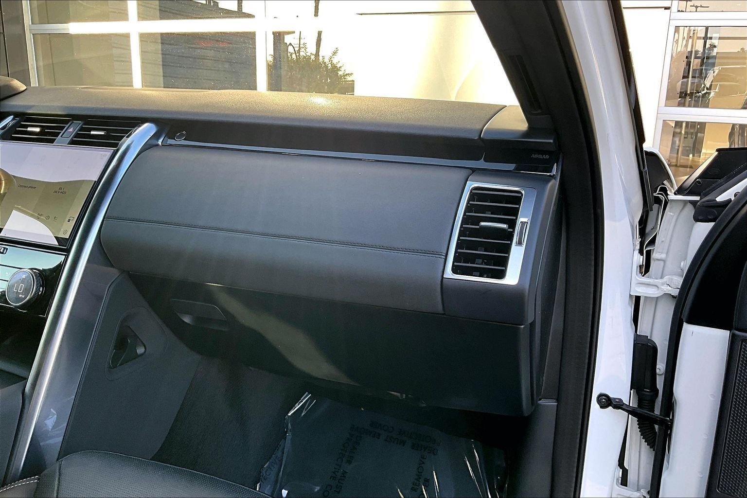 Used 2021 White Land Rover S image 14