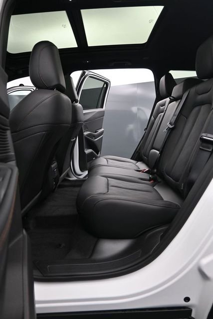 New 2026 Bright White Clear-Coat Exterior Paint Jeep Overland image 10