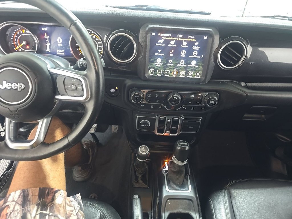 Used 2020 Black Jeep Unlimited Sahara image 9