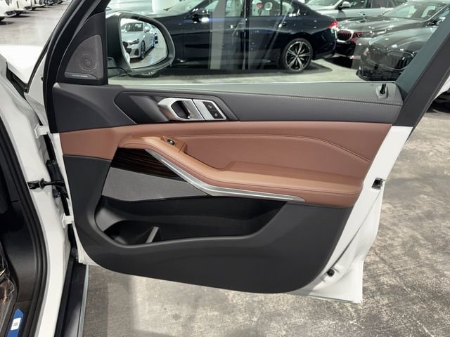 New 2026 Mineral White Metallic BMW xDrive40i image 8