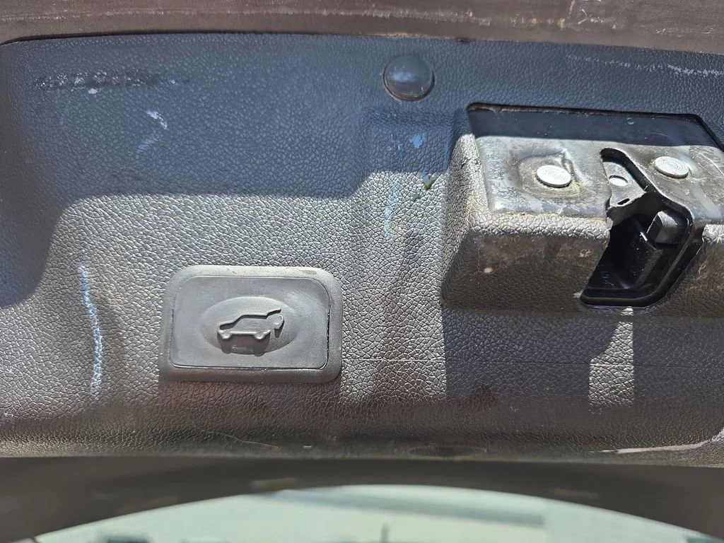 Used 2014 Cyber Gray Metallic GMC SLE image 14