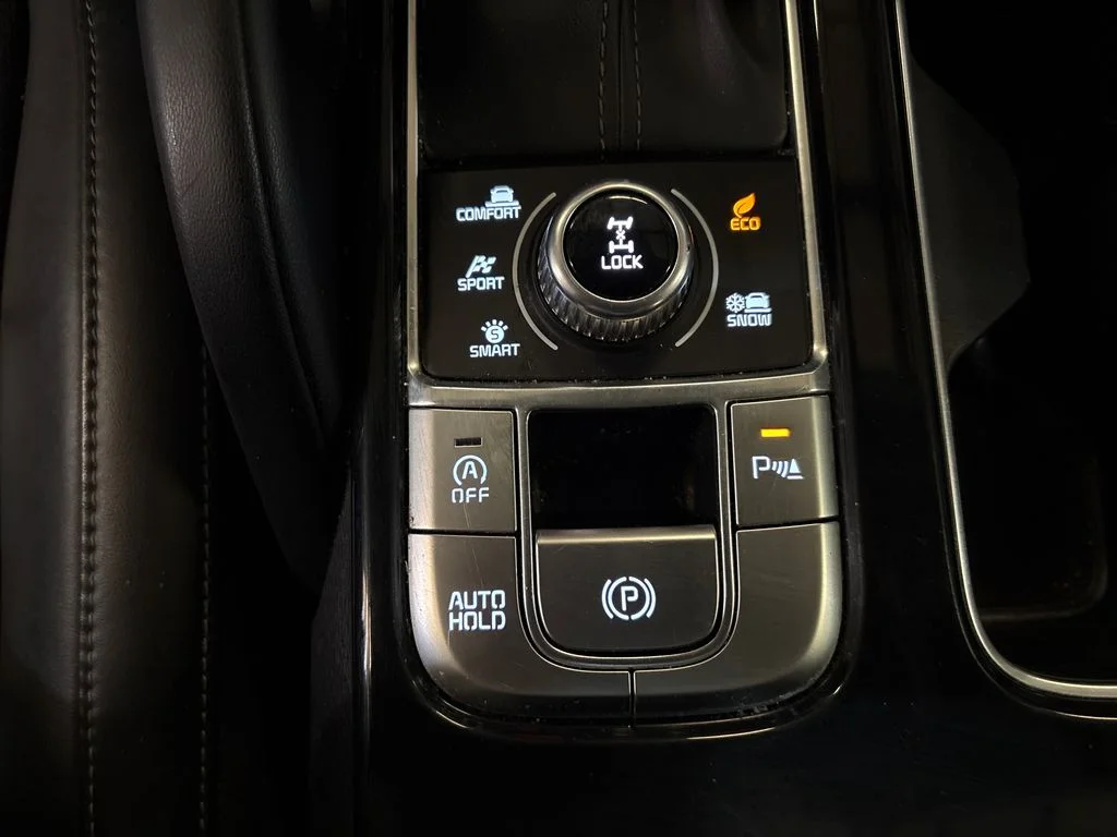 Used 2025 Black Kia S image 35