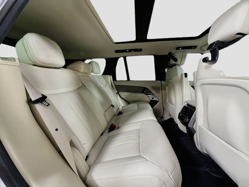 New 2026 Fuji White Land Rover SE image 29
