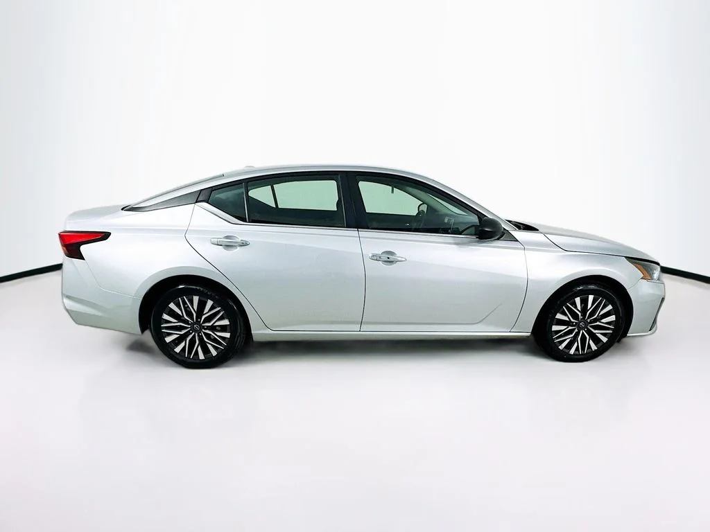 Certified Used 2024 Silver Nissan 2.5 SV image 9