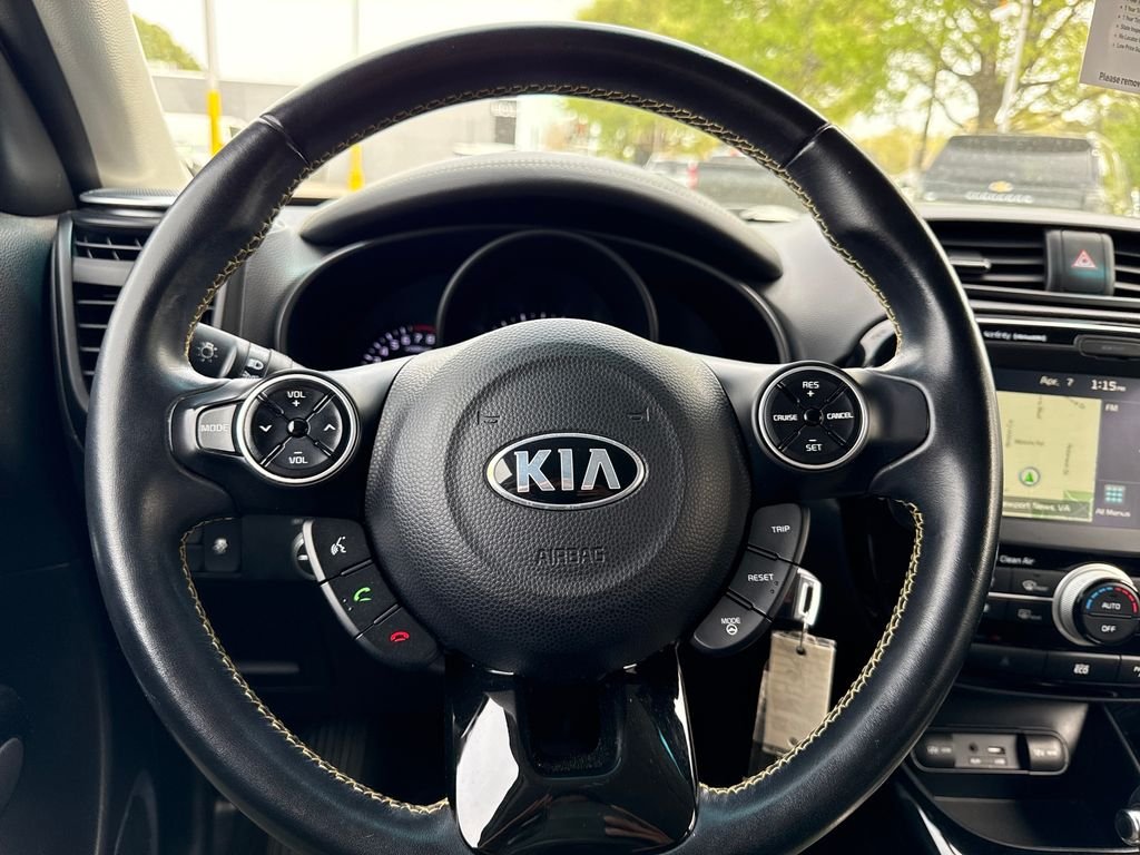 Used 2015 Blue Kia Plus image 14