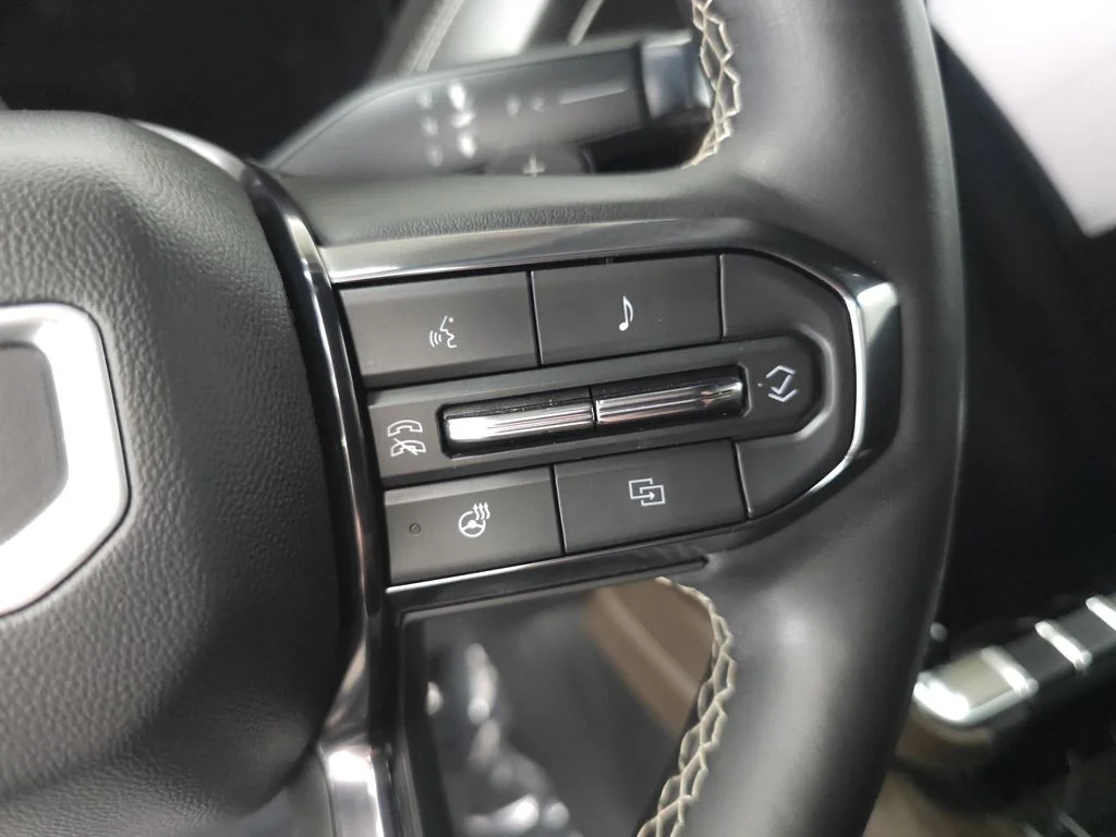 Used 2025 White Frost GMC Denali Ultimate image 12