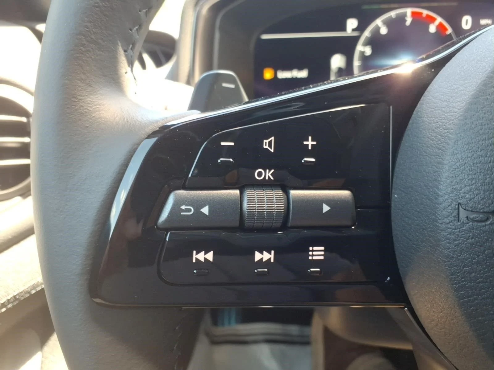 New 2026 Boulder Gray Pearl / Super Black Two-tone Nissan Sport image 16