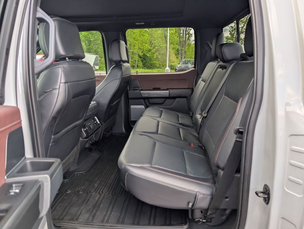 Used 2023  Ford Lariat image 19