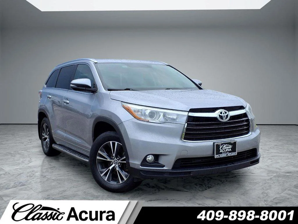 Used 2016 Silver Sky Metallic Toyota FWD 4dr V6 XLE (Natl) image 1