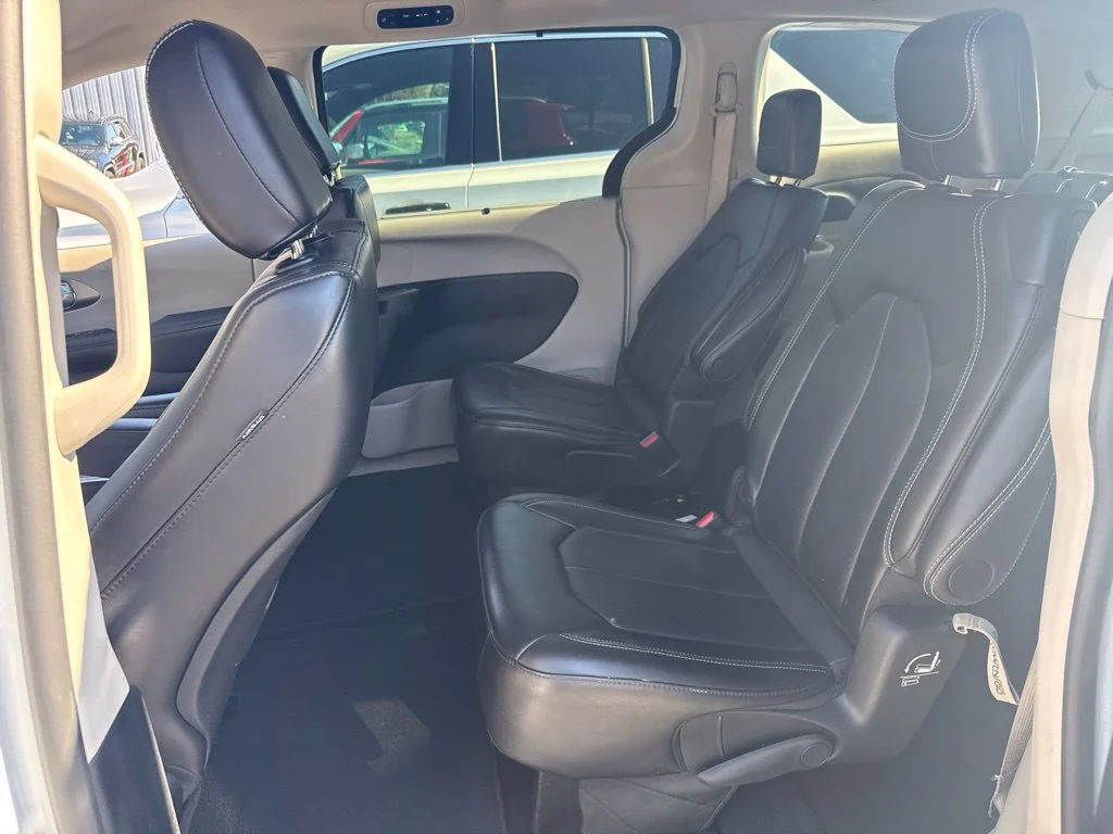Used 2024 White Chrysler Touring L image 6