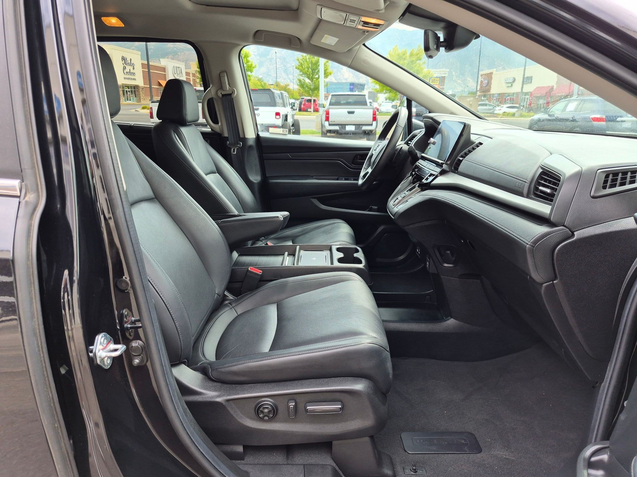 Used 2025 Black Honda EX-L image 32