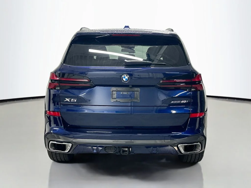 Used 2024 Blue BMW xDrive40i image 10