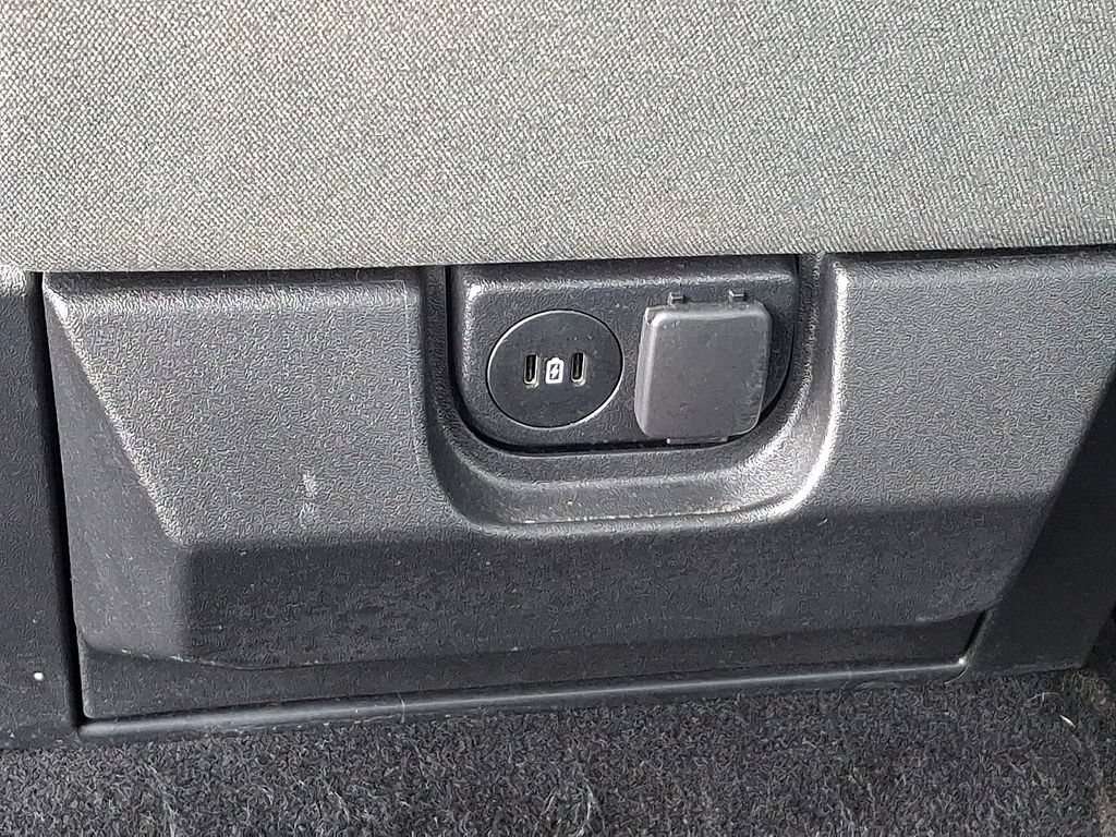 Used 2025 Silver Ford XLT image 11