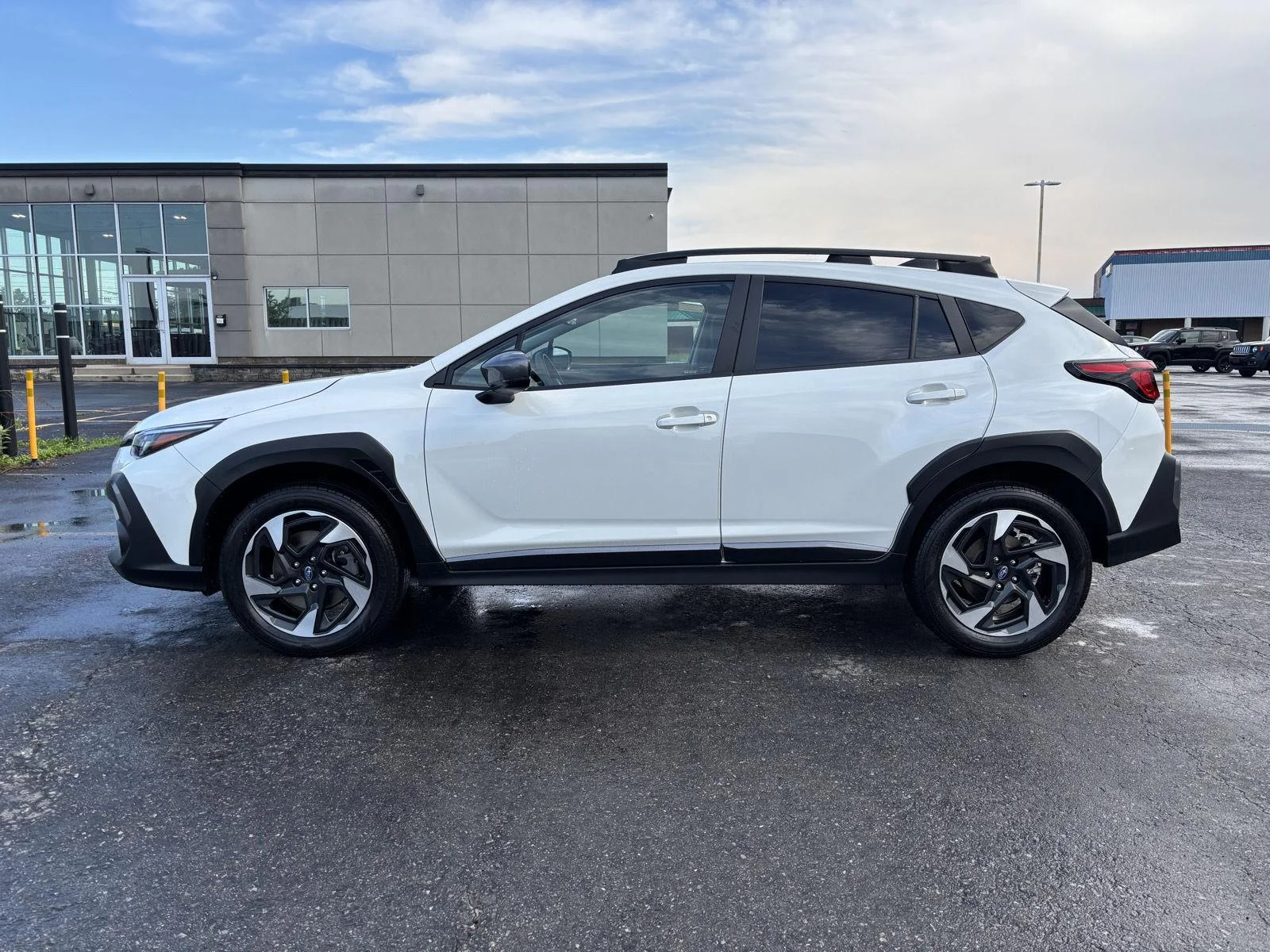 Used 2024 Crystal White Pearl Subaru Limited image 4