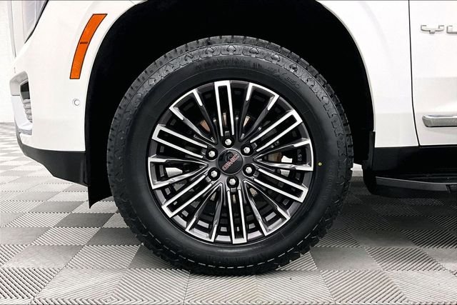 Used 2025 Summit White GMC Elevation image 10