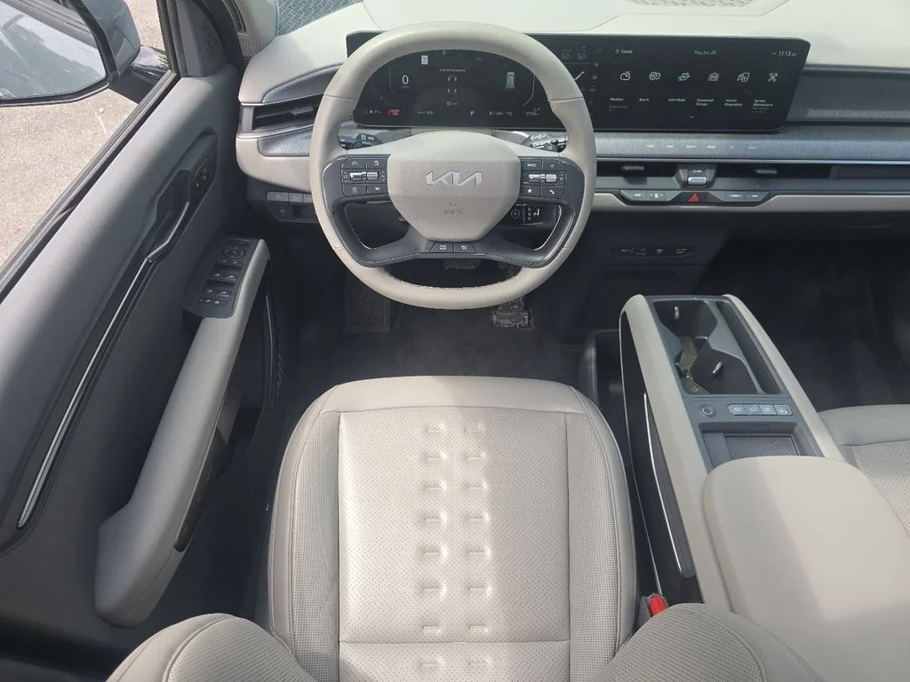 Used 2024 Green Kia Wind image 25