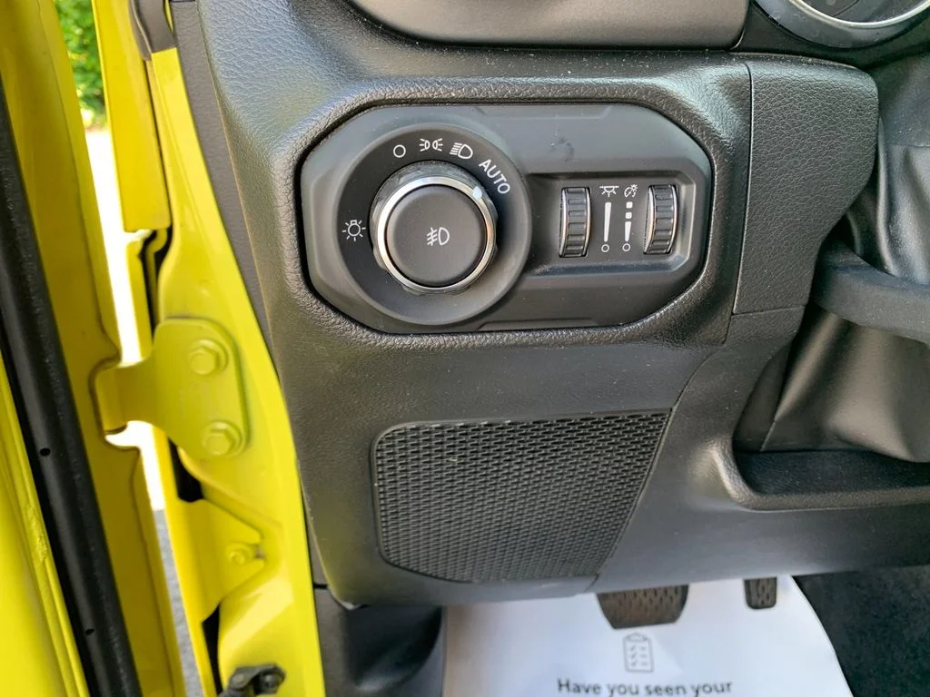 Used 2022  Jeep Unlimited Willys image 32