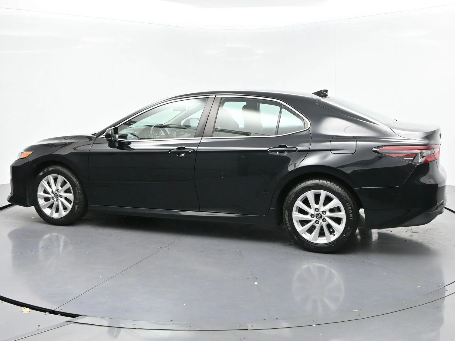 Used 2022 Midnight Black Metallic Toyota LE image 5