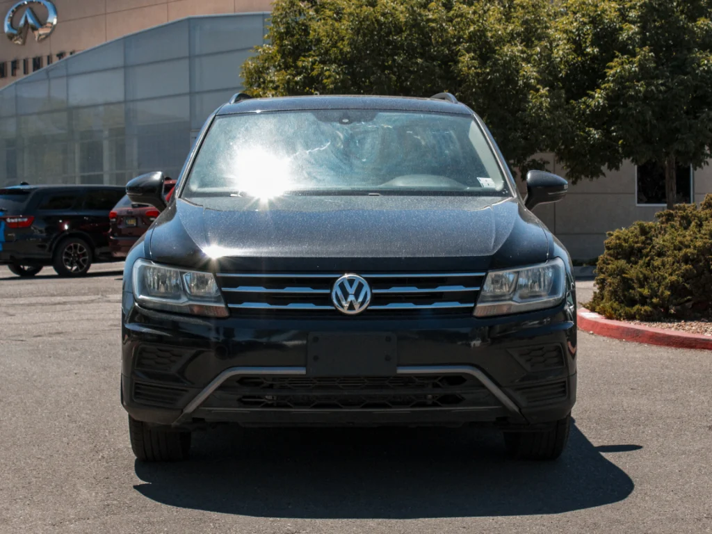 Used 2019 Deep Black Pearl Volkswagen SE image 2