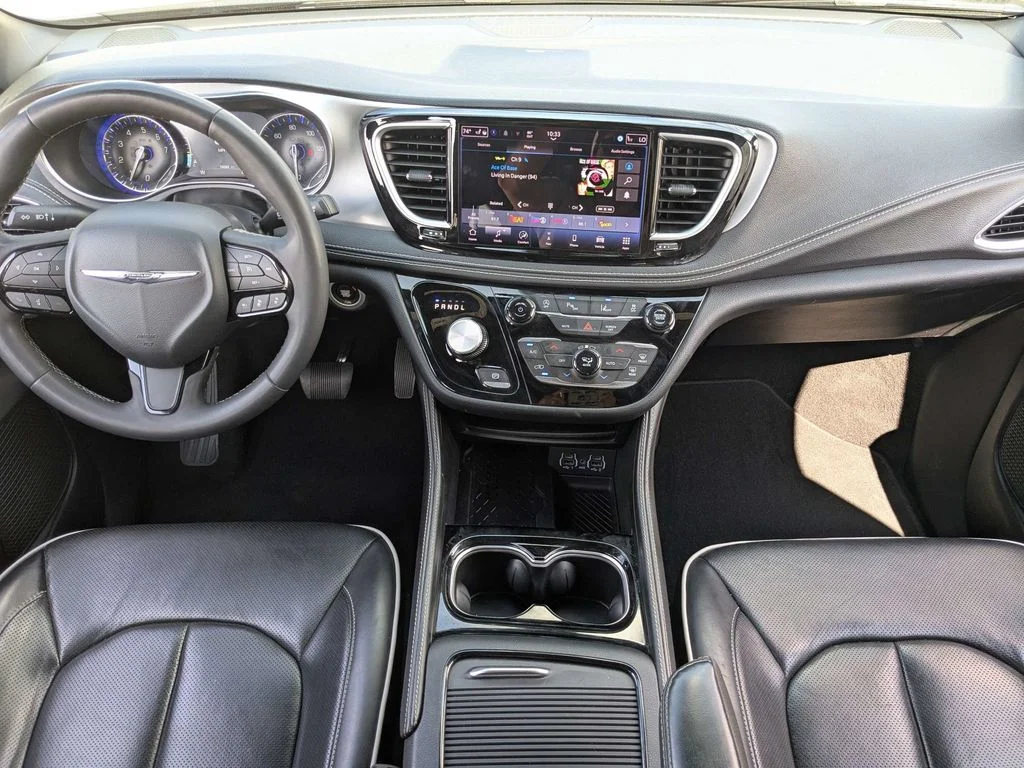 Used 2025 White Chrysler Limited image 16
