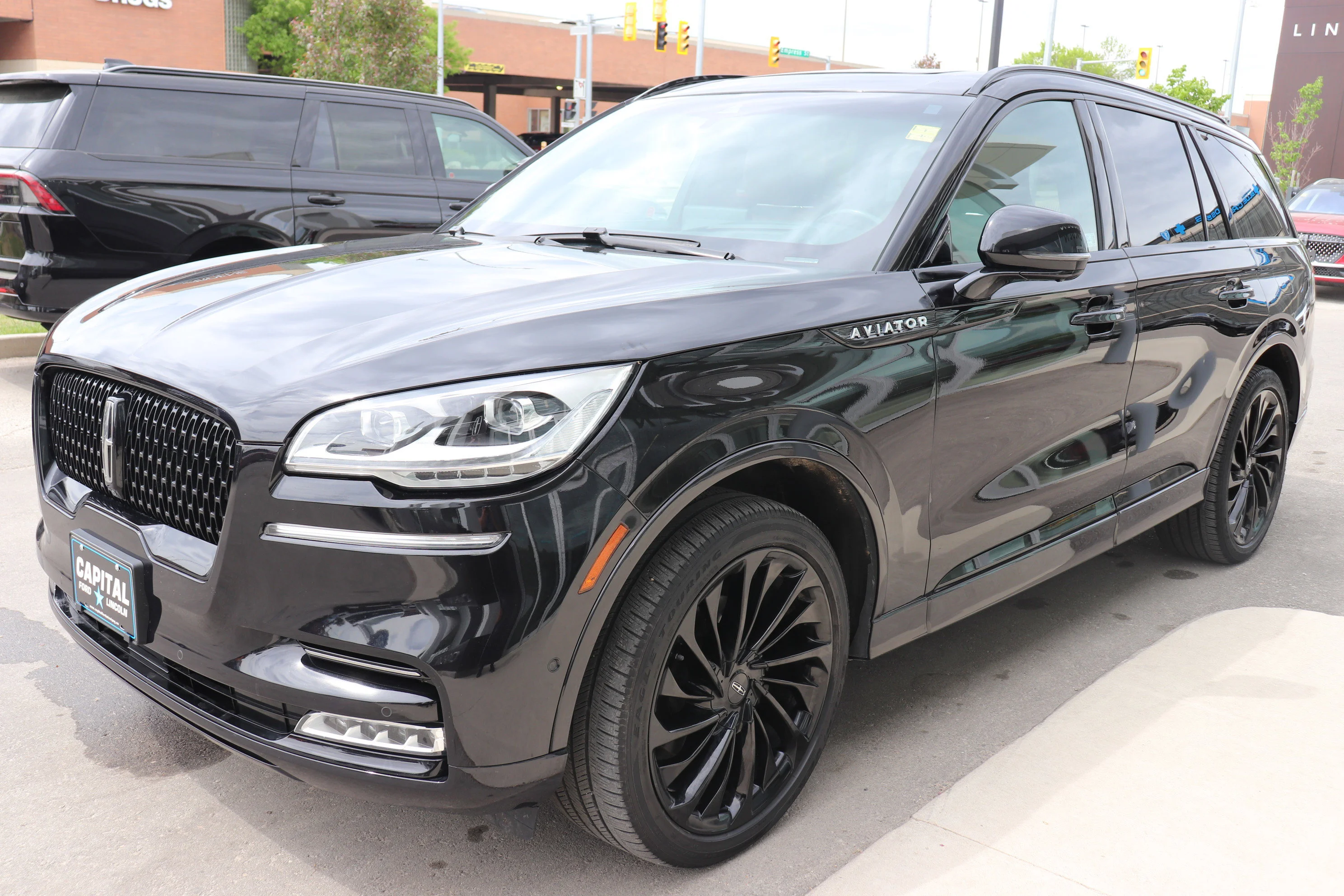 Used 2022 Black Lincoln Reserve image 5