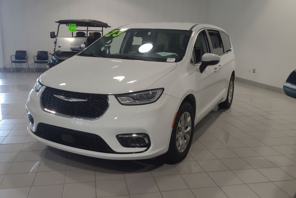 Used 2023 Bright White Clearcoat Chrysler Touring L image 9