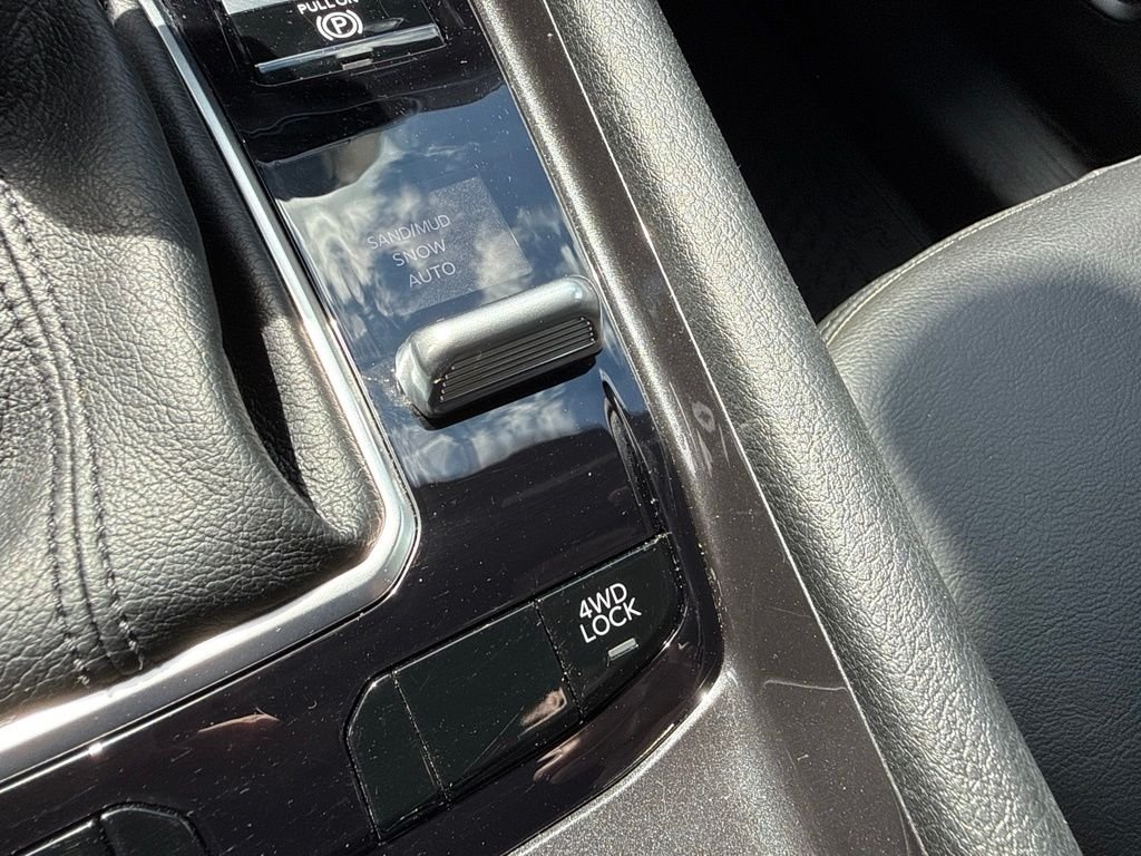 Used 2023 Black Jeep Latitude image 31