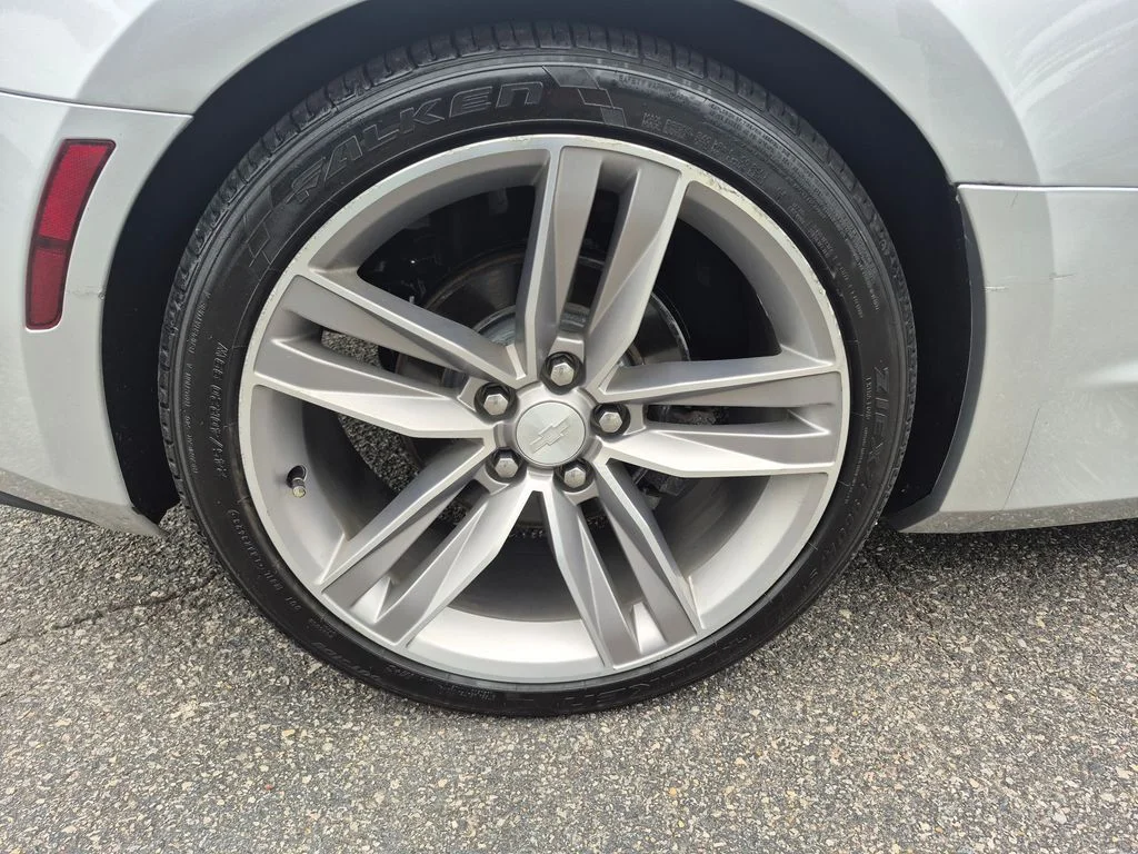Used 2018 Silver Chevrolet 1LT image 9