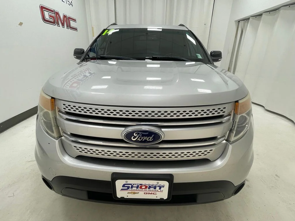 Used 2014 Silver Ford XLT image 2