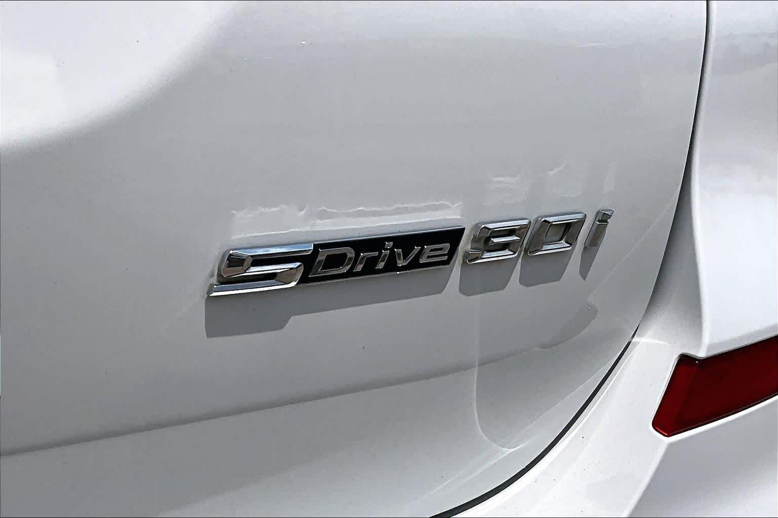 Used 2019 Alpine White BMW sDrive30i image 13